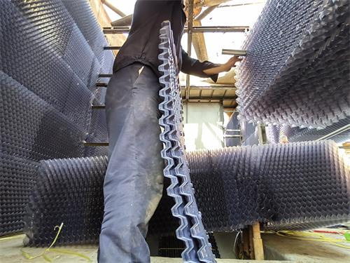 方形冷卻塔是怎樣進(jìn)行冷卻工作的？